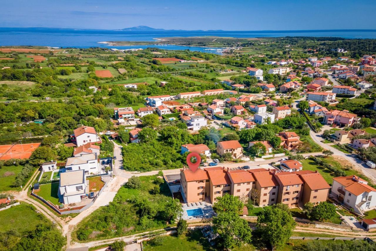 Apartments Cesare With Shared Pool Ližnjan Dış mekan fotoğraf