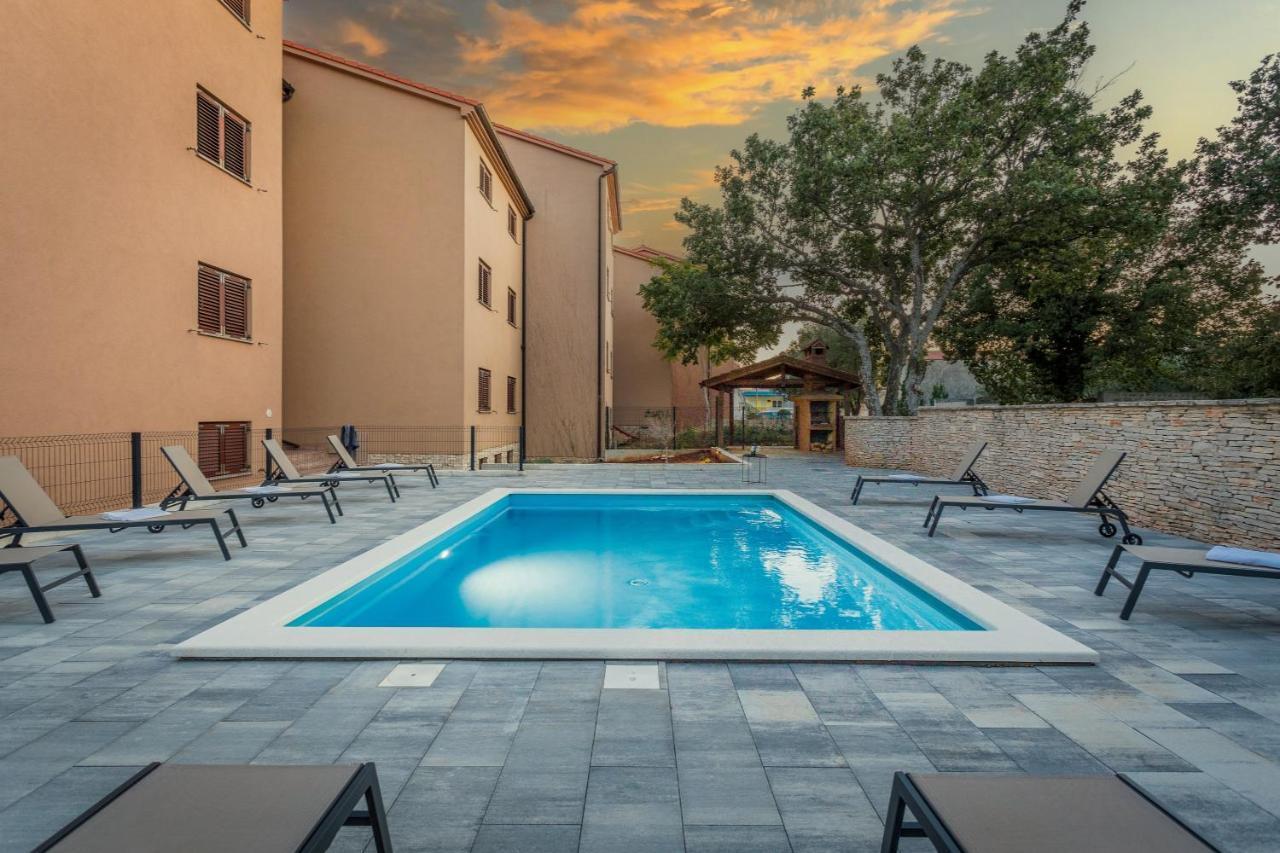 Apartments Cesare With Shared Pool Ližnjan Dış mekan fotoğraf