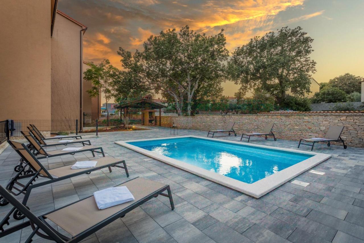 Apartments Cesare With Shared Pool Ližnjan Dış mekan fotoğraf